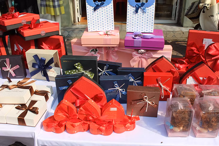 Chocolate nhập ngoại được ưa chuộng trong dịp Valentine.