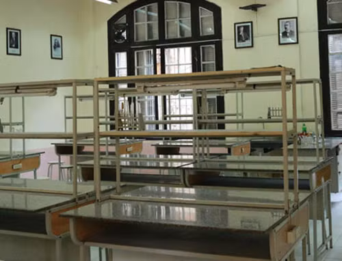 Phòng thí nghiệm của trường THPT Phan Đình Phùng (Hà Nội) - nơi xảy ra vụ nổ gây bỏng cho 3 học sinh. Ảnh: PV