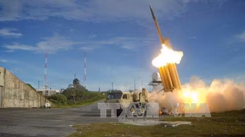 Tên lửa đánh chặn được phóng từ bệ phóng thuộc một bộ phận của hệ thống THAAD. Ảnh: Reuters/TTXVN