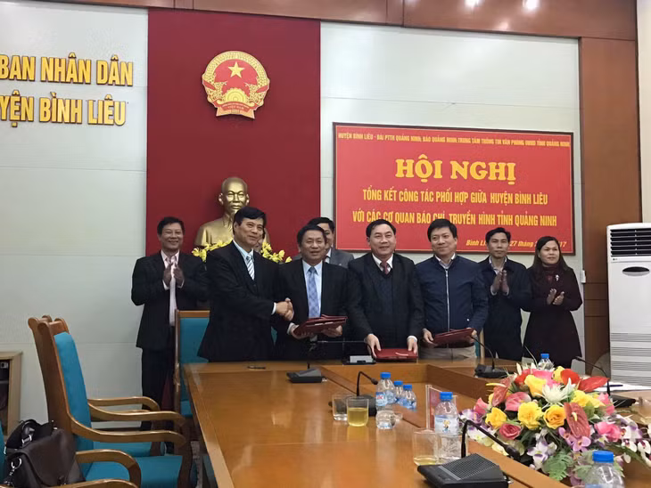 Huyện Bình Liêu ký kết chương trình phối hợp tuyên truyền năm 2017 với các cơ quan báo chí.