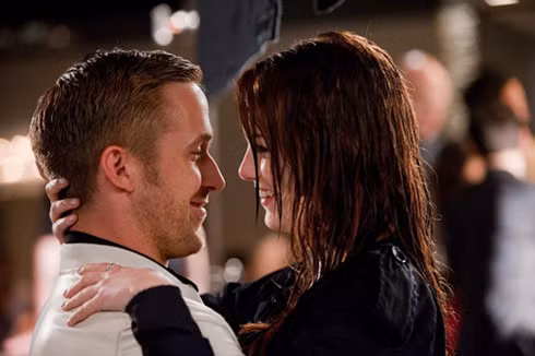 Crazy, Stupid, Love đánh dấu lần đầu đóng cặp của Emma Stone và Ryan Gosling. Ảnh: Chụp màn hình trailer