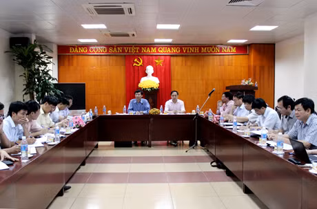 Quang cảnh buổi làm việc.
