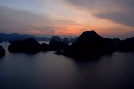 Chiều và gần tối.