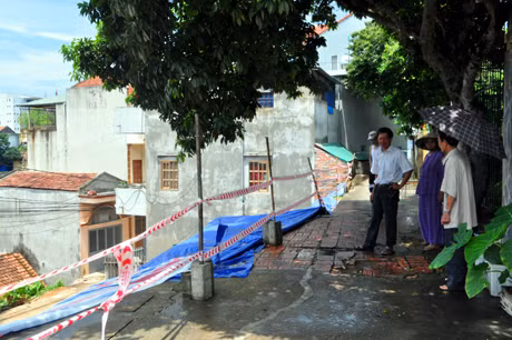 Tuyến đường giao thông tại tổ 76B, khu 5B, phường Bạch Đằng nguy cơ sạt lở đất.