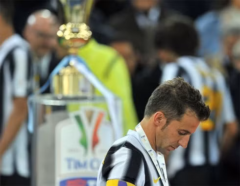 Del Piero không thể nâng Cup trong ngày chia tay như hy vọng.
