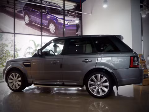 Range Rover Sport Supercharged 2012 xuất hiện tại Việt Nam.
