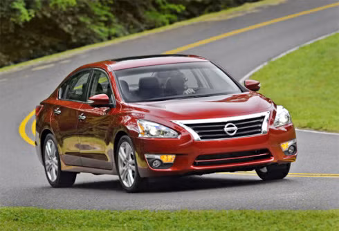 Nissan Altima 2013 dễ nhận biết với những thay đổi lớn về thiết kế.