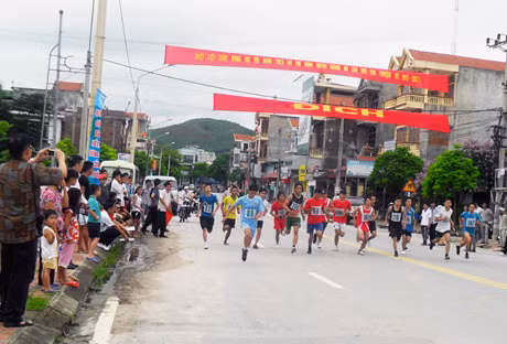 Chạy vượt đồi nội dung nam 5km tại giải thể thao dân tộc, vật dân tộc lần thứ 7-2012.