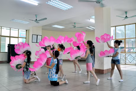 Một tiết mục múa tại Cung VHTNQN.