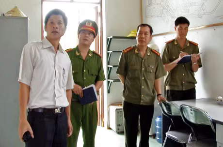 Thanh tra Công an tỉnh phối hợp thanh tra việc chấp hành quy định của pháp luật về phòng chống cháy nổ tại Xí nghiệp Kho vận xăng dầu K130 (Công ty Xăng dầu B12).