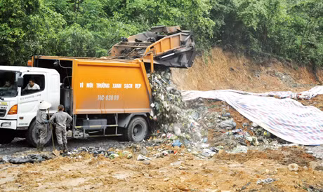 Đến thời điểm 20-5, bãi thải Than Thùng đã chứa khoảng 800 khối rác, song không để xảy ra tình trạng đọng nước gây ô nhiễm môi trường.