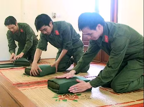 Một ngày làm chiến sĩ của các đoàn viên thanh niên Ngân hàng ViettinBank Quang Minh (TP Hà Nội).