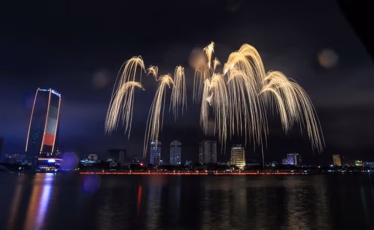 Màn trình diễn của đội Ý - Parente Fireworks Group tại DIFF 2019.