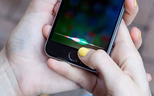 Apple thu thập các bản ghi âm qua Siri. Ảnh: Verge.