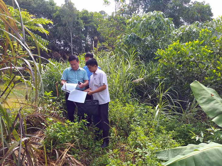 Phát huy tinh thần, trọng trách trước cử tri và nhân dân, Thường trực HĐND huyện Vân Đồn giám sát việc thực hiện công tác phòng, chống mưa, bão tại thôn 12, xã Hạ Long