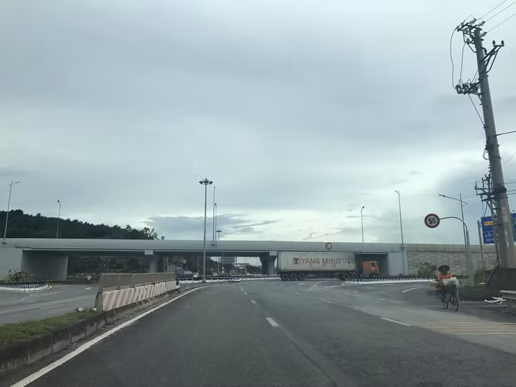 Nút giao thông Minh Khai (TP Hạ Long) đang được cơ quan chức năng nghiên cứu mở rộng để đảm bảo an toàn trước việc gia tăng phương tiện giao thông 