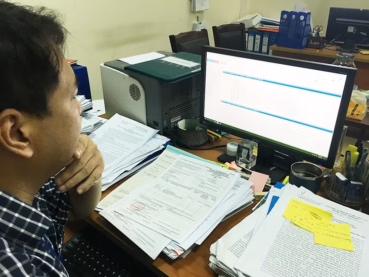 cán bộ XNK khu vực Quảng Ninh còn có thể kiểm tra toàn bộ hồ sơ, thủ tục, chứng từ đi kèm... đồng thời trả kết quả trên hệ thống. 