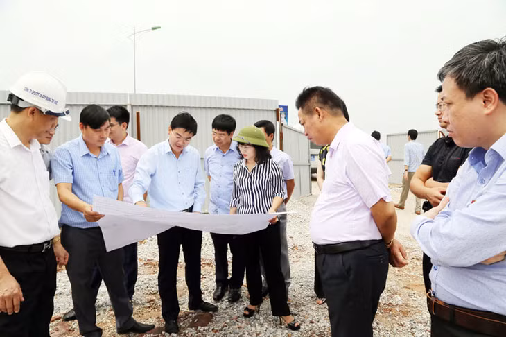 Thường trực HĐND thành phố Móng Cái tham gia đoàn 
