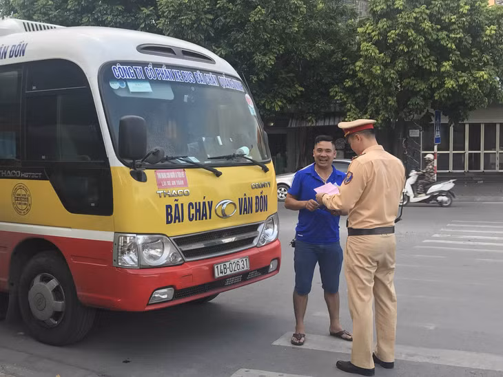 Công an TP Cẩm Phả kiểm tra phương tiện lưu thông trên địa bàn 