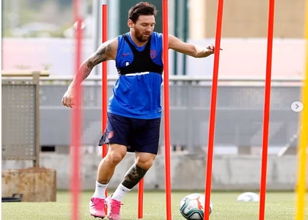  Messi đã trở lại tập luyện.
