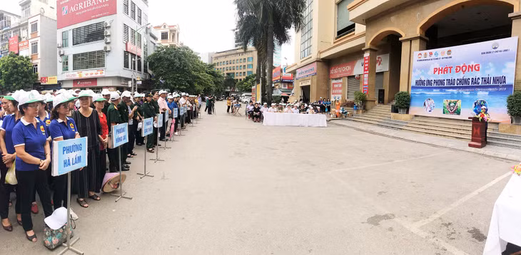 Quang cảnh lễ phát động.