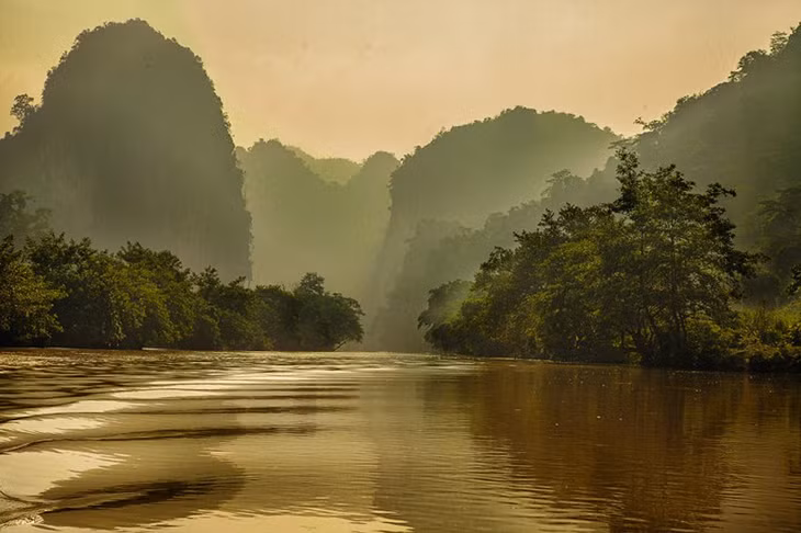 Cảnh sắc thiên nhiên thanh bình của Hồ Ba Bể.