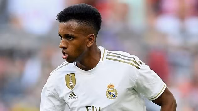  Rodrygo đã dính chấn thương gân kheo.