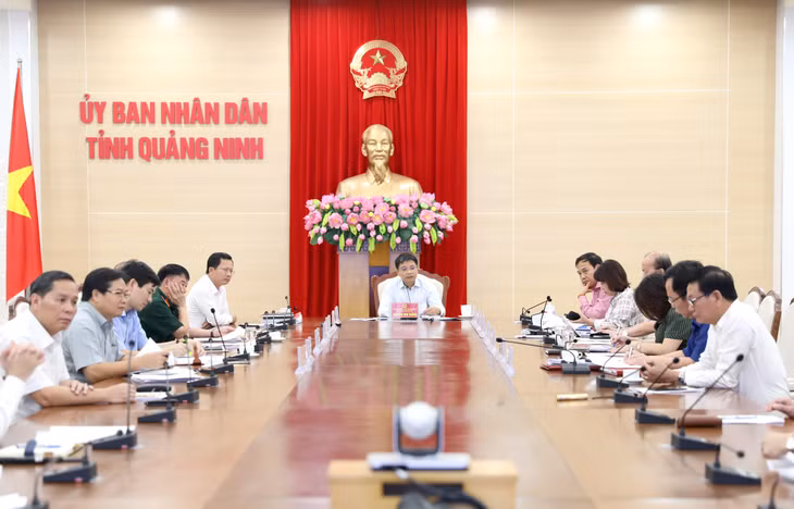Đồng chí Nguyễn Văn Thắng, Bí thư Ban Cán sự Đảng, Chủ tịch UBND tỉnh chủ trì cuộc họp.