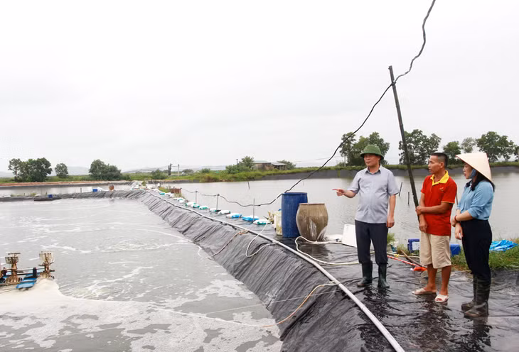 Đồng chí Bùi Văn Khắng, Phó Chủ tịch UBND tỉnh, yêu cầu người dân không được chủ quan.