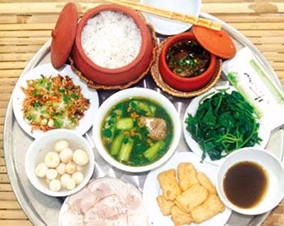 Trong bữa cơm hàng ngày cần đa dạng các loại thực phẩm.