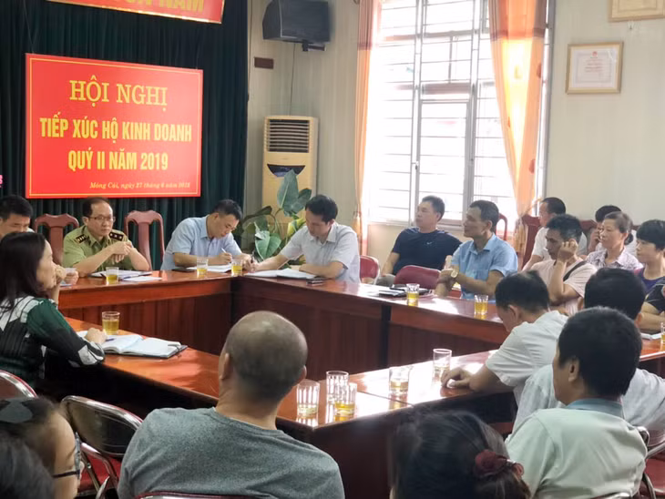 Đội Quản lý Thị trường số 4 đối thoại với các hộ kinh doanh trên địa bàn thành phố Móng Cái.