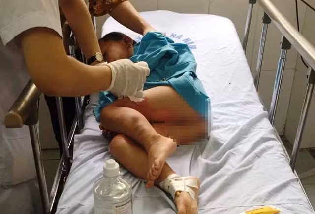 Các cháu được chuyển lên Bệnh viện 103.