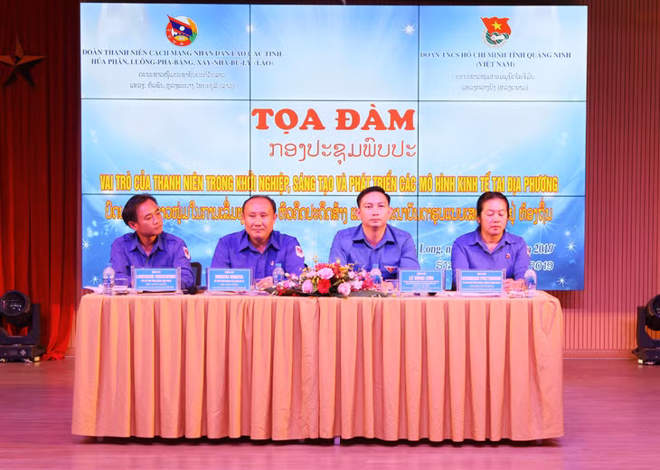 Đại diện lãnh đạo Tỉnh Đoàn Quảng Ninh và 