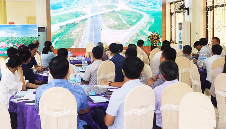 Đại diện các HTX trên địa bàn TX Quảng Yên tham dự hội nghị