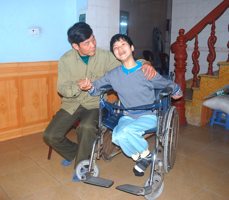 Ông Trần Văn Hường, hội viên Hội NNCĐDC TP Cẩm Phả rất lo lắng cho thế hệ tương lai của mình