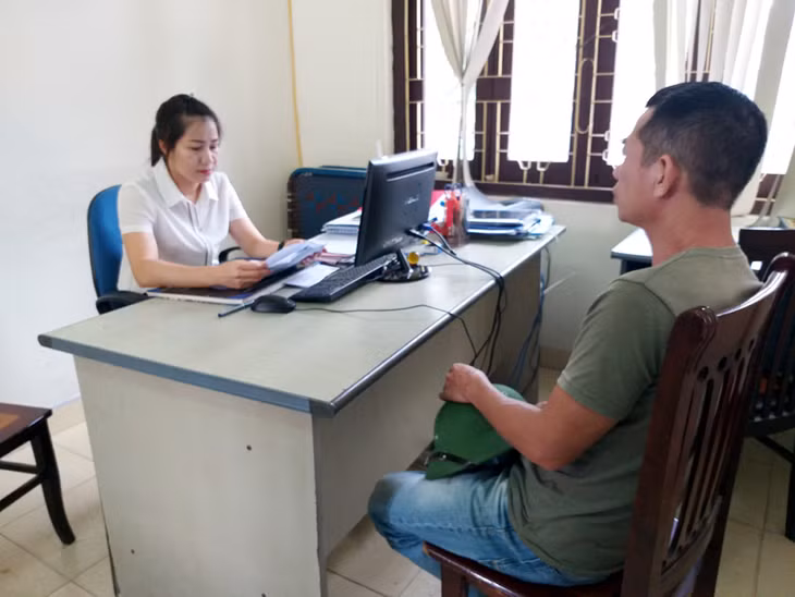 Cán bộ TAND TP Uông Bí tổ chức tiếp công dân 