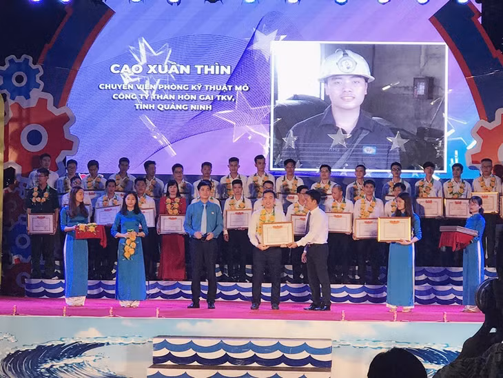 Cao Xuân Thìn được vinh danh Thợ trẻ giỏi toàn quốc.