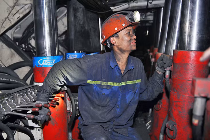 7 tháng đầu năm 2019, thu nhập bình quân của người lao động trong Công ty CP Than Vàng Danh đạt 15 triệu đồng/người/tháng. Ảnh: Phạm Cường (CTV)