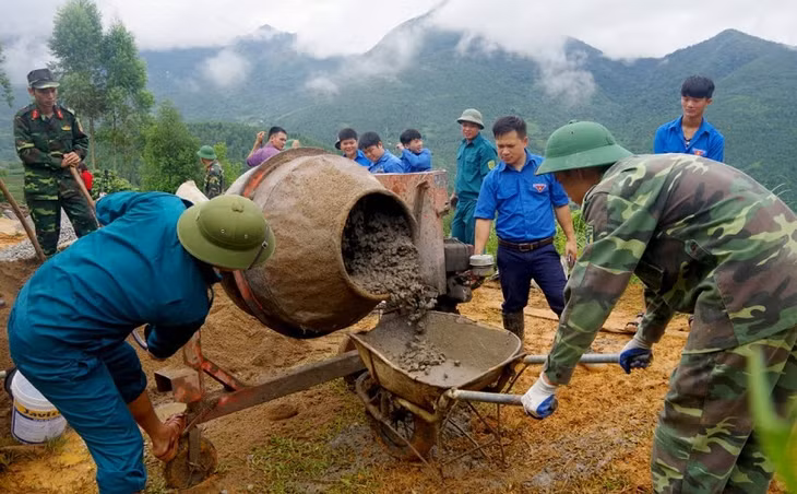Đoàn TN Bộ CHQS tỉnh tham gia chiến dịch Mùa hè xanh tình nguyện tại huyện Bình Liêu