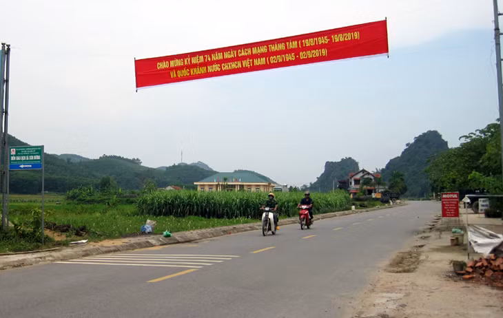 Kết cấu hạ tầng giao thông nông thôn trên địa bàn huyện Hoành Bồ ngày càng hoàn thiện