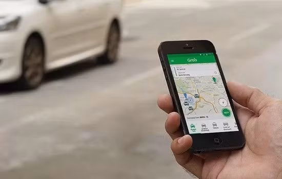Xe Grab đang được thí điểm là xe hợp đồng điện tử. Ảnh: Xuân Hoa.