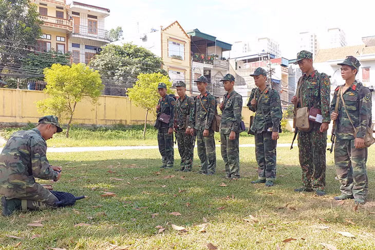 Huấn luyện chuyên ngành thông tin.