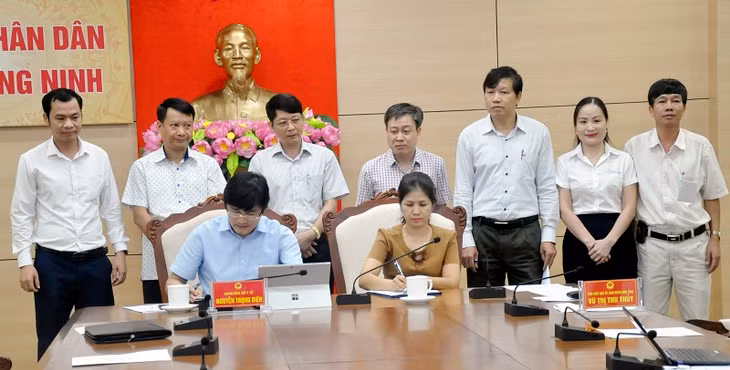 Sở y tế, các đơn vị Y tế trong toàn tỉnh cùng các đơn vị Y tế trong toàn quốc đã ký cam kết thực hiện các giải pháp giảm thiểu rác thải nhựa trong các hoạt động khám chữa bệnh