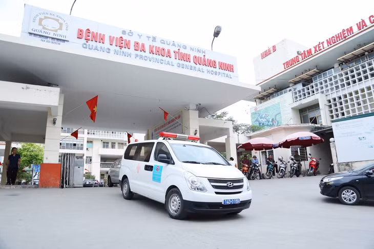 Xe vận chuyển cấp cứu 115 của Bệnh viện Đa khoa tỉnh 
