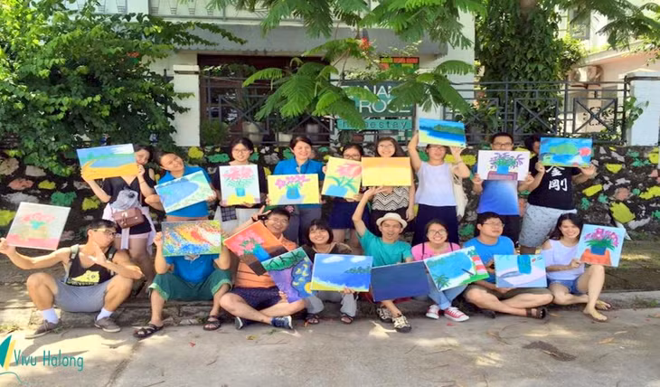 Khách du lịch trải nghiệm kỳ nghỉ dưỡng hòa mình với thiên nhiên và văn hóa bản địa tại homestay Banana & Rose (phường Tuần Châu, TP Hạ Long).