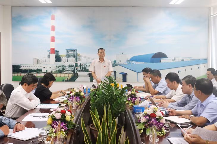 Đồng chí Trần Văn Minh, Phó Chủ nhiệm Ủy ban Khoa học Công nghệ và Môi trường Quốc hội, Trưởng Đoàn giám sát phát biểu tại buổi giám sát.