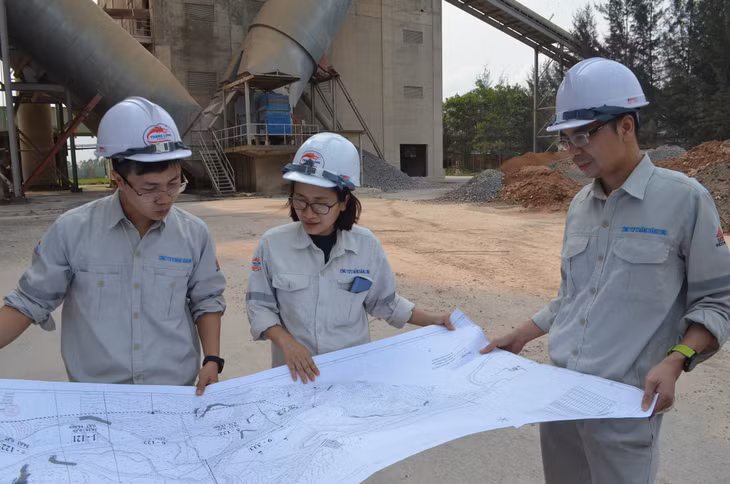 Nhóm công nhân Công ty CP xi măng Thăng Long đã đưa ra sáng kiến “Tối ưu hóa hệ thống xử lý khí thải và giải pháp ổn định hệ thống cấp liệu lò”.