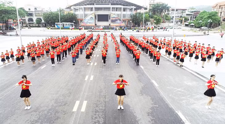 Quảng trường TP Uông Bí trở thành thiết chế văn hóa được nhân dân yêu thích