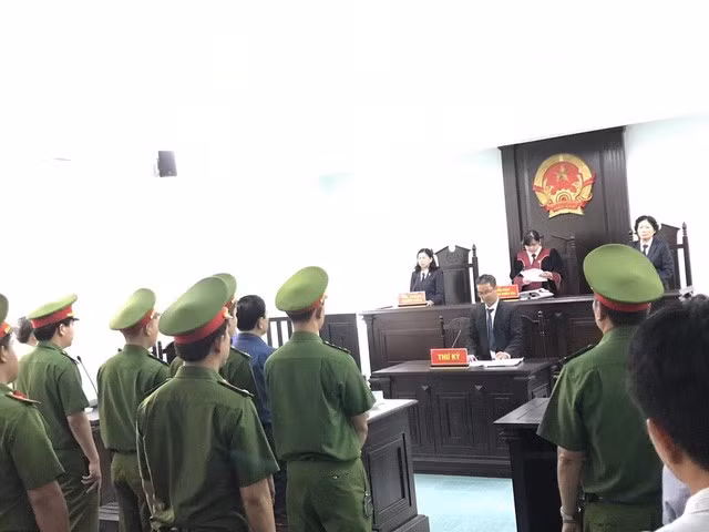 Quang cảnh phiên tòa.