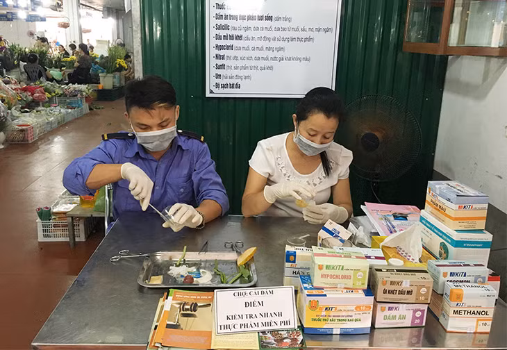 Tuy nhiên, bộ kiểm tra nhanh VSATTP này mới chỉ phát hiện được 14 chất tồn dư trong thực phẩm, trong khi đó thực tế là có hàng nghìn chất nếu tồn dư có thể gây nguy hại đến sức khoẻ. 